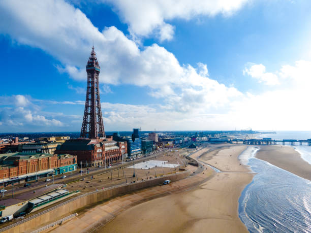 блэкпул  - blackpool pier стоковые фото и изображения