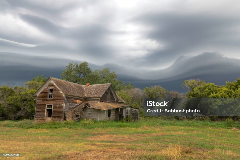 Storm squall over abandoned farmhouse in North Dakota Dramatic sky of an approaching storm North Dakota Stock Photo