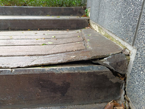 istock The stairway was built with cracked cement. 1426774893