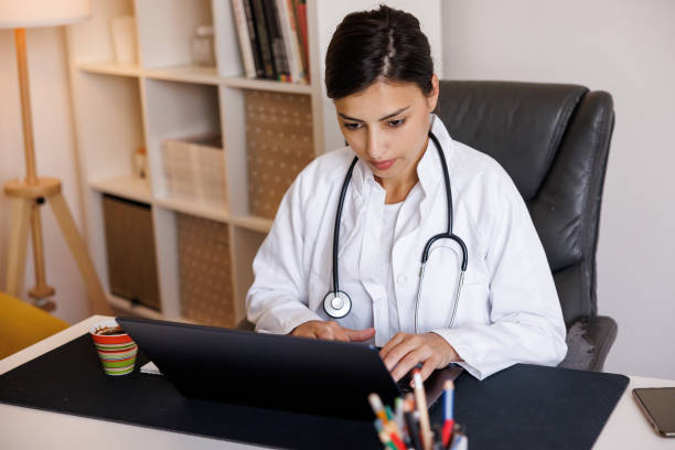 istock Primary care online consultations 1426842437