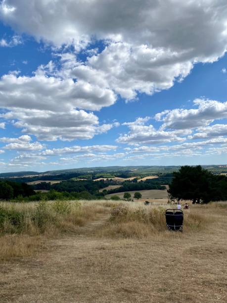 angielski countryside - surrey hill guildford cloudscape zdjęcia i obrazy z banku zdjęć