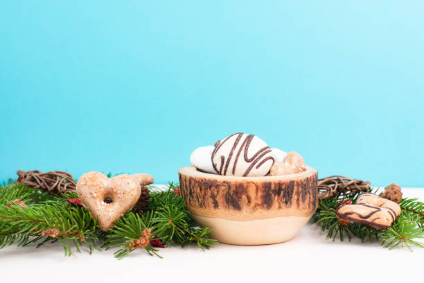 nurnberg elisen gingerbread mix, traditional german christmas sweets with fir branches and pine cones, holiday background with copy space - pastry bakery biscuit cookie imagens e fotografias de stock