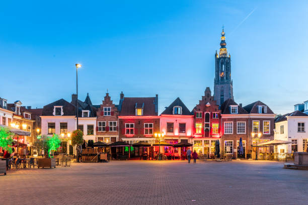 kuvapankkikuvat ja rojaltivapaat kuvat aiheesta amersfoort center blue hourilla, alankomaiden kaupungin siluetti - shopping street in utrecht netherlands
