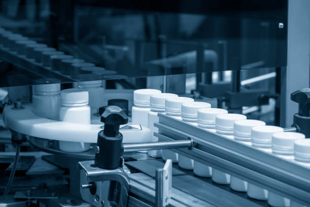 The drug filling process in the plastic bottle.