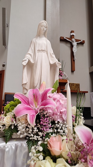 statue of mother mary for bride praying

￼