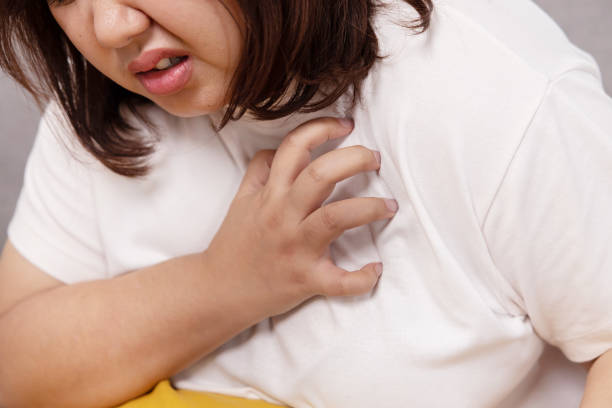 Asian Woman Grab Her Chest with Pain From Heart Attack Asian Woman Grab Her Chest with Pain From Heart Attack Heavy Chest Feeling stock pictures, royalty-free photos & images