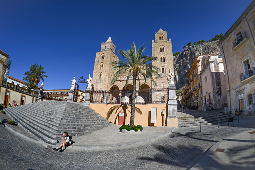 Cefalù, Sicilia, Italia - Settembre 13, 2022: The cathedral of Cefalù, the name by which the cathedral basilica of the Transfiguration is known, is a minor basilica [1] located in Cefalù, in the metropolitan city of Palermo, and the cathedral of the homonymous diocese.