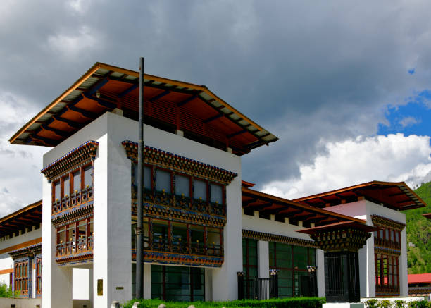Royal Textile Academy (RTA), Thimphu, Bhutan Thimphu, Bhutan: Royal Textile Academy (RTA) - Weaving is an important part of the Bhutanese culture and tradition. The RTA is dedicated to preserve, promote and educate about Bhutanese textiles. It aims to create awareness and encourage international collaboration to promote exhibits and educational programs - Norzin Lam avenue. building facade in thimphu bhutan stock pictures, royalty-free photos & images