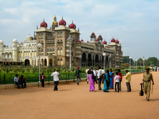 palácio real em mysore - architecture asia asian culture bangalore - fotografias e filmes do acervo