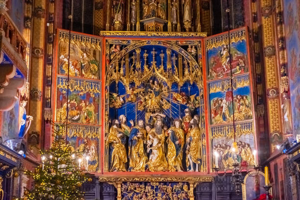 Interior of the amazing St. Mary Basilica of Krakow, Poland KRAKOW, POLAND, 7 JANUARY 2022: Interior of the amazing St. Mary Basilica wawel cathedral stock pictures, royalty-free photos & images