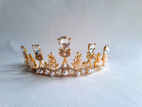 A beautiful crown, sparkling diamonds.