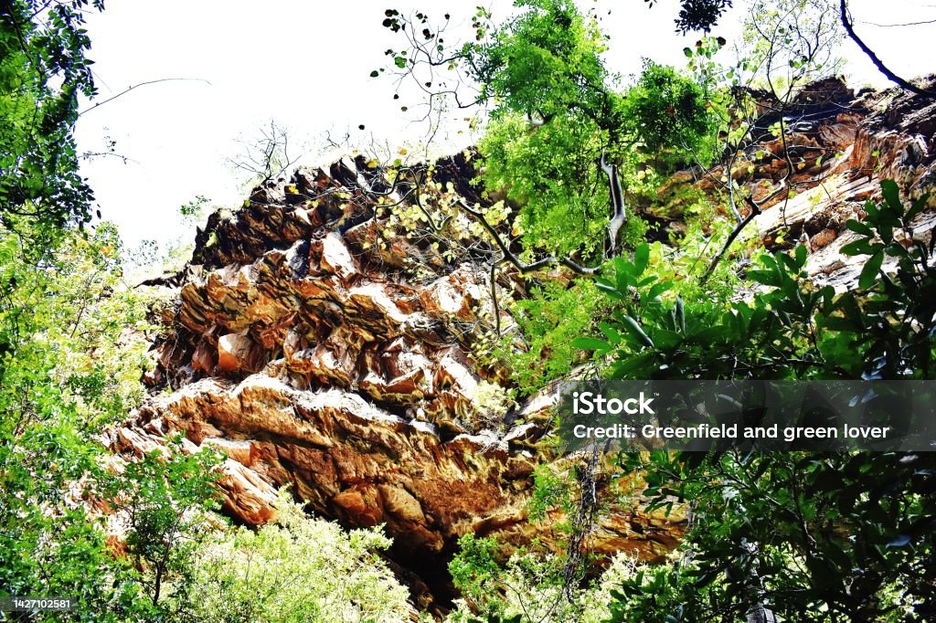 インドのアンドラプラデーシュ州クルヌールに位置する山脈 かすみのストックフォトや画像を多数ご用意 かすみ, インド, カラー画像