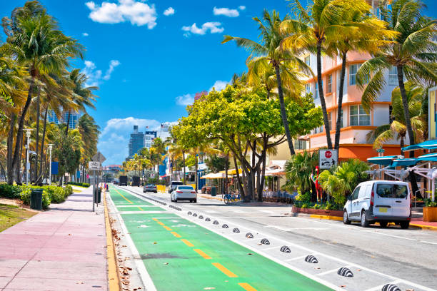 rue colorée de miami beach ocean drive vue sur l’architecture - colony photos et images de collection