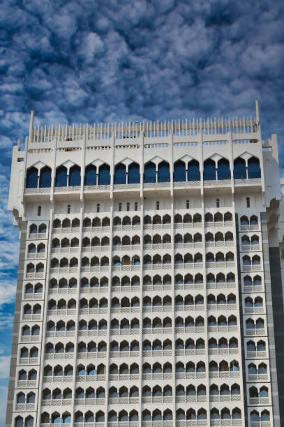 vista frontal do novo taj mahal palace hotel localizado em colaba mumbai índia - vertical gateway to india famous place travel destinations - fotografias e filmes do acervo