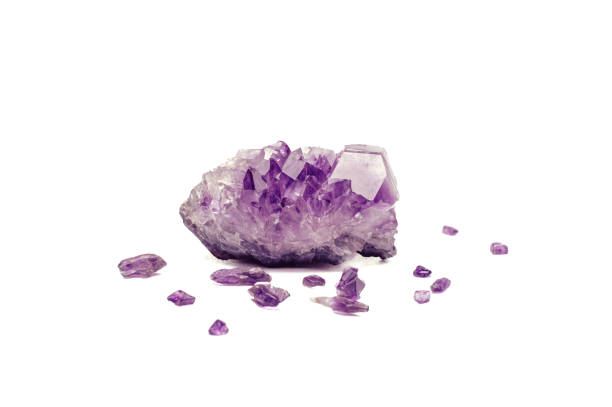 aislado amethyst - amethyst fotografías e imágenes de stock