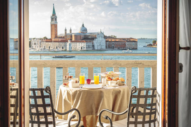 colazione in camera - non alcoholic beverage comfort food snack dining table foto e immagini stock