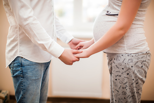 Parents are pregnant while waiting for the child to be hold hands