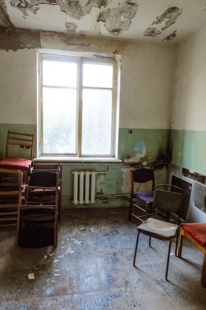 istock Old doffice room in abandoned building 1427370142