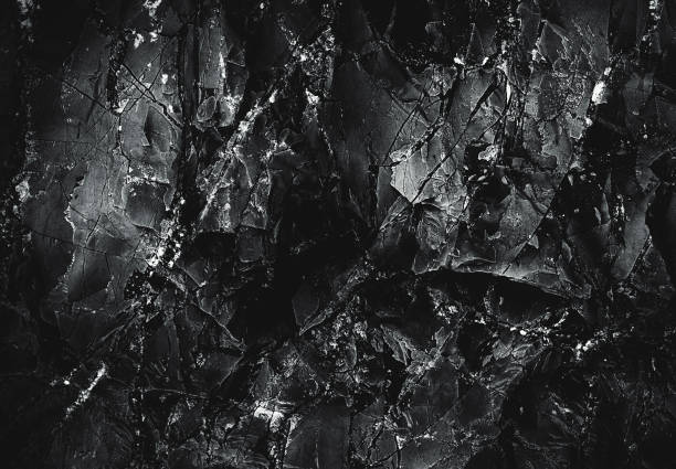 гранж грубое строение. черная текстура. каменный фон. темный мрамор. текстура скалы. поверхность породы с трещинами. каменная куча. покраска - surrounding wall boulder basalt igneous rock стоковые фото и изображения