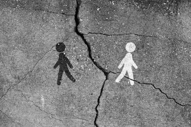 istock Pictograms that evoke the image of a breakup. 1427425118