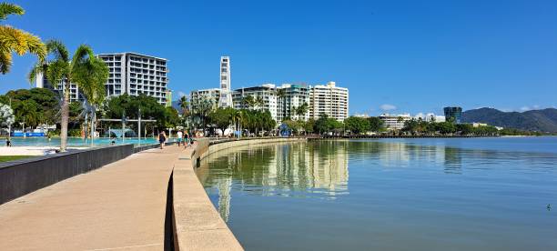 la explanada de cairns - cairns fotografías e imágenes de stock