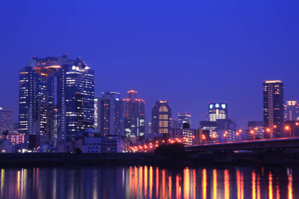Located in the northern part of Osaka City, it is surrounded by rivers on three sides. The area around Umeda, which is the center of the ward, is one of Osaka's leading terminals where private railways and subways are concentrated. Around the station, there is a business district with skyscrapers, department stores, hotels, and a shopping district including the largest underground mall in western Japan.