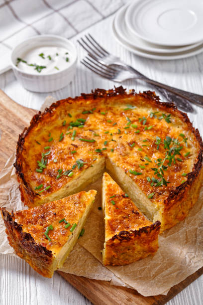 istock bacon and cheese quiche with hash brown crust 1427479740