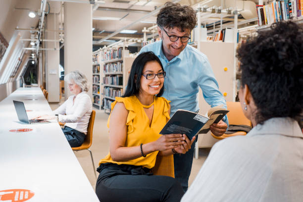istock Small group of people in the library 1427526388