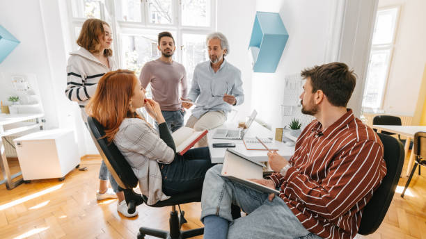 istock Casual meeting in the office 1427547554