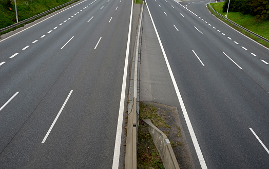 separation of traffic lanes on the highway using movable barriers. they are used in places where the driving directions are too close. during repairs, traffic is re-measured in the opposite direction, modular, removable, opposite