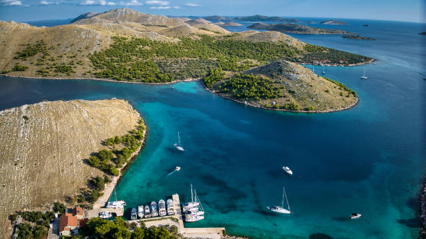 isla katina en islas kornati - kornati fotografías e imágenes de stock