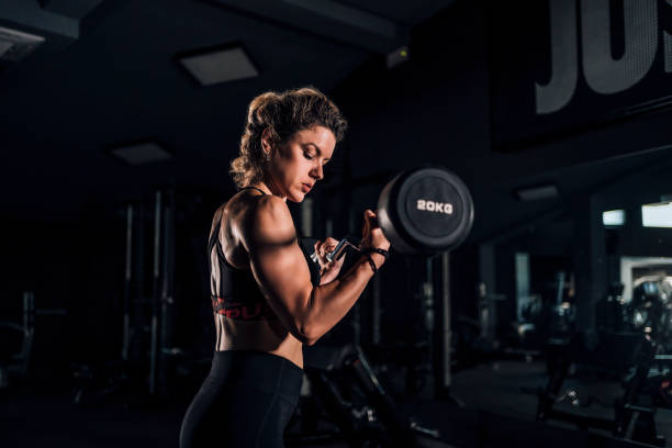 istock Woman training in the gym 1427572763
