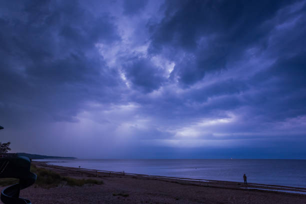 cloud glow - atlantic coast flash stock-fotos und bilder