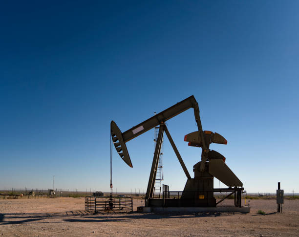 oil pump in new mexico, usa - oil industry industry new mexico oil drill imagens e fotografias de stock