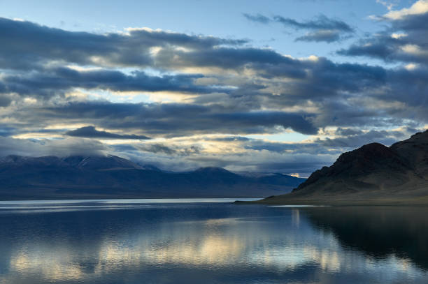 istock Tolbo Nuur Lake 1427614540