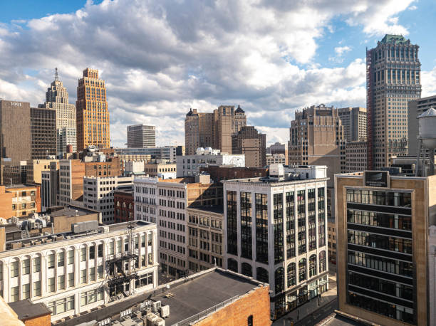 detroit skyline - detroit fotografías e imágenes de stock