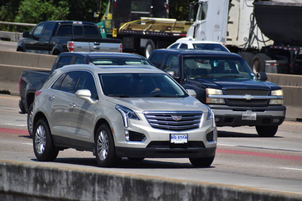 걸프 고속도로의 캐딜락 suv, 휴스턴의 주간 고속도로 45 (1-45), tx - car chevrolet road sedan 뉴스 사진 이미지