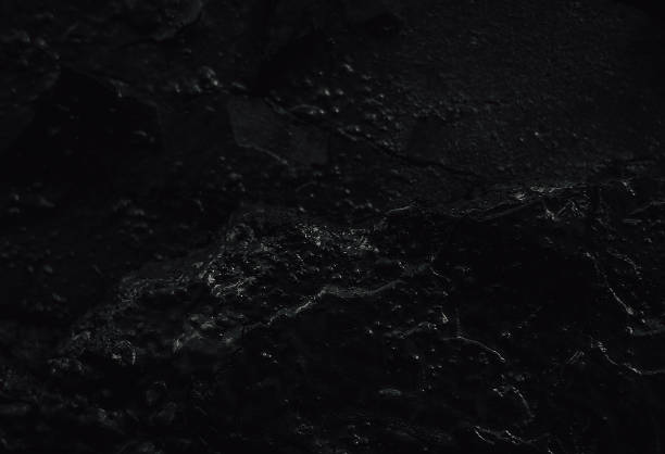 черная текстура. темный мрамор. серебряная стена. рок-фон. текстура скалы. каменный фон. каменная куча. окрашивание пятен. поверхность пород� - surrounding wall boulder basalt igneous rock стоковые фото и изображения