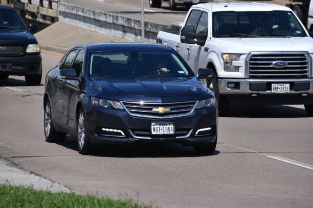 걸프 고속도로의 chevy impala 세단, 휴스턴의 주간 고속도로 45 (1-45), tx - car chevrolet road sedan 뉴스 사진 이미지