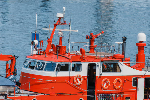 antennas, radars, sonars and other high-tech equipment for communication and geolocation of fire and rescue boat - sea safety antenna radar imagens e fotografias de stock