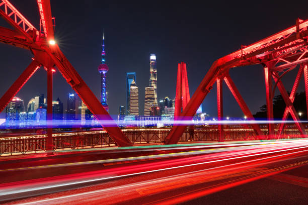 夜の高速道路の美しい光のトレイル、上海、中国、 - light trail shanghai city street city ストックフォトと画像