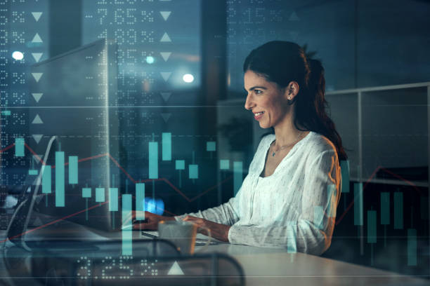Girl on computer with overlay of data, chart and analytics of stock market, trading and crypto currency. Business woman smile and happy about economy financial growth for bitcoin, forex or nft profit chica en la computadora con superposición de datos, gráficos y análisis del mercado de valores, el comercio y la criptomoneda. mujer de negocios sonríe y feliz por el crecimiento financiero de la economía para bitcoin, forex o ganancias nft