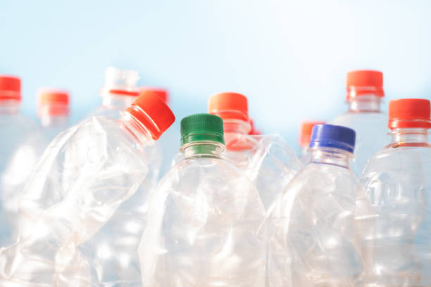 plastic bottle recycling - polyethylene terephthalate imagens e fotografias de stock