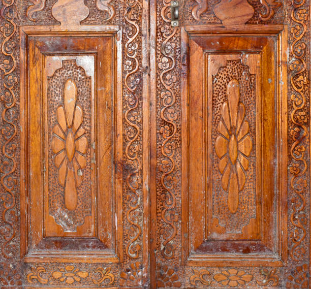 istock Design on old wooden door 1427887985