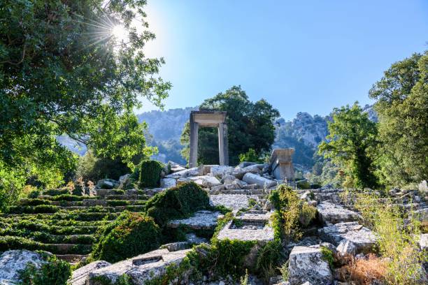 TURKEY - ANTALYA - HADRIAN'S GATE IN THE RUINS OF TERMESSOS Termessos is an ancient city abandoned in the 5th century AD. It is one of the few cities located at high altitude. Its ruins are relatively well-preserved and are surrounded by abundant vegetation. termessos stock pictures, royalty-free photos & images