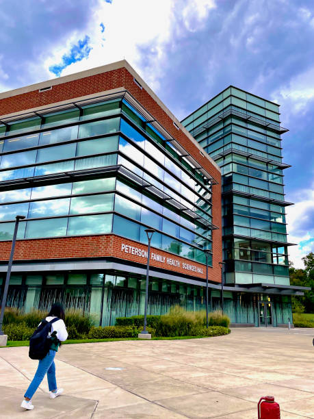 peterson family health sciences hall, george mason university, fairfax, virginia (usa) - george mason imagens e fotografias de stock