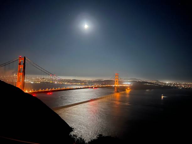 istock A Mid Autumn Night’s Walk in SF - 05 1428007324