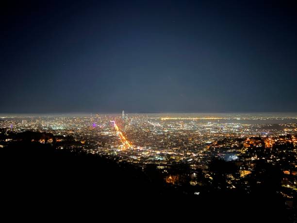 istock A Mid Autumn Night’s Walk in SF - 07 1428007337