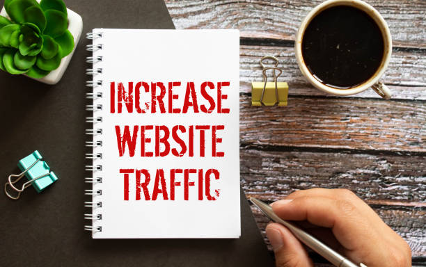 istock Memo note written with text WEBSITE TRAFFIC isolated on green background. 1428010718
