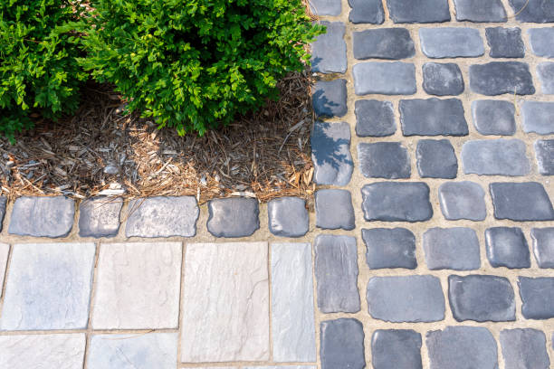 istock Hardscape detail from an elegant luxury landscaping installation using cobblestones and precast flagstone look pavers. 1428028077